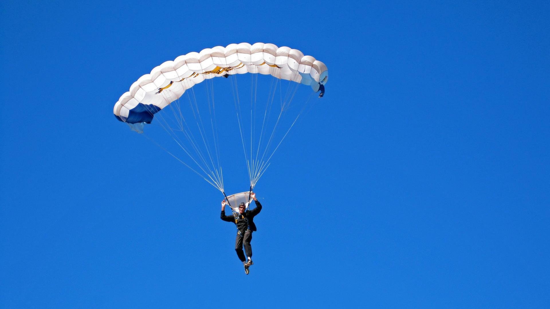 《电子竞技的“明星制造机”:打造潮流偶像》,明星创建的电竞战队