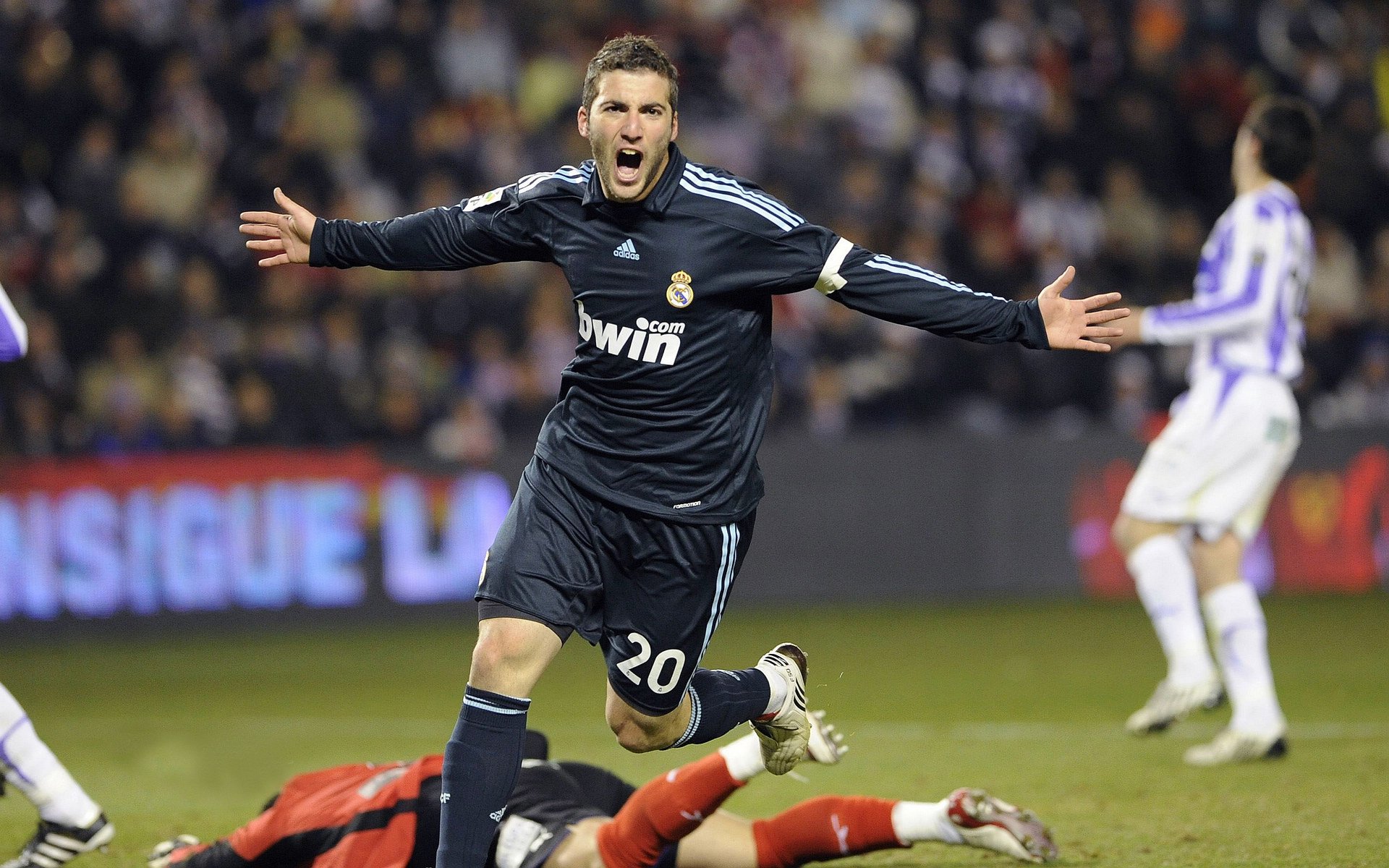 开云体育娱乐-中超官方公布赛季最佳球员获奖名单，中超官方公布赛季最佳球员获奖名单